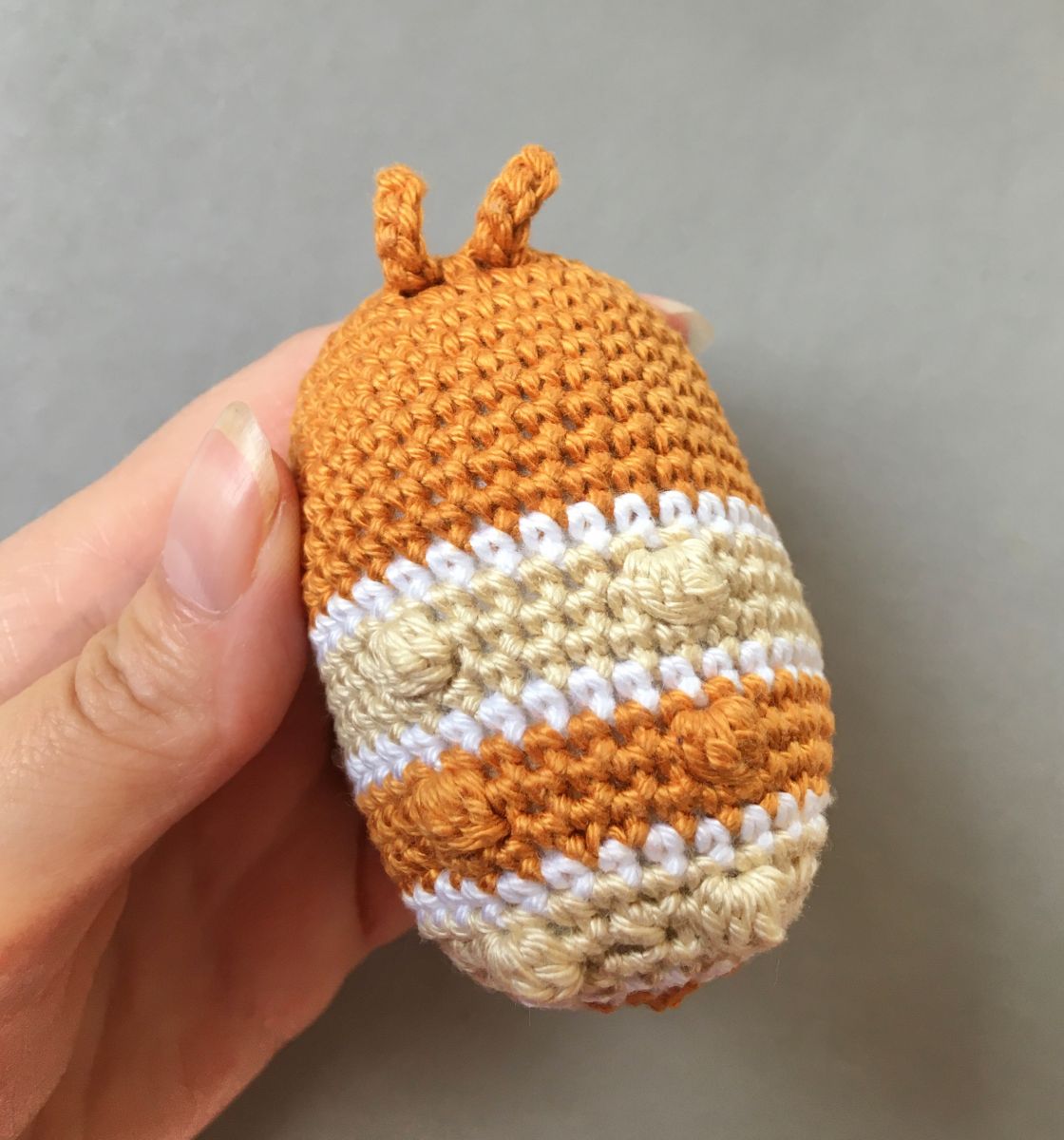 Blog-Inhaltsbild für 'Kostenlose Häkelanleitung Motte Milly'